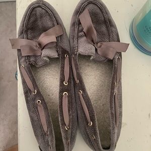 Bionic Alice Holiday Moccasins grey bow size 10